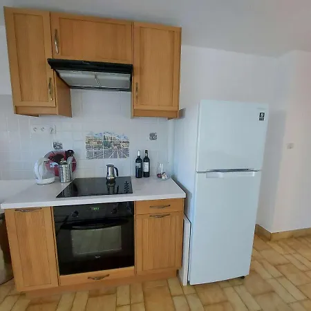 Apartment Lumineux 2 Pieces Pour 4 Pers, A 80m De La Avec Terrasse Et Parking Prive - Fr-1-423-222