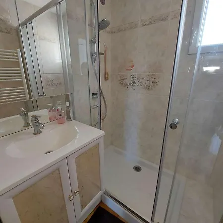Lumineux 2 Pieces Pour 4 Pers, A 80m De La Avec Terrasse Et Parking Prive - Fr-1-423-222 Apartment