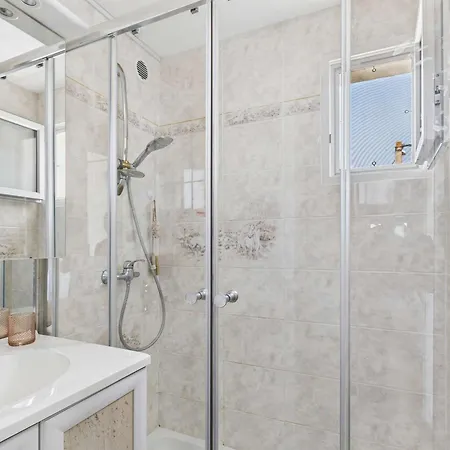 Apartment Lumineux 2 Pieces Pour 4 Pers, A 80m De La Avec Terrasse Et Parking Prive - Fr-1-423-222 Le Grau-d'Agde